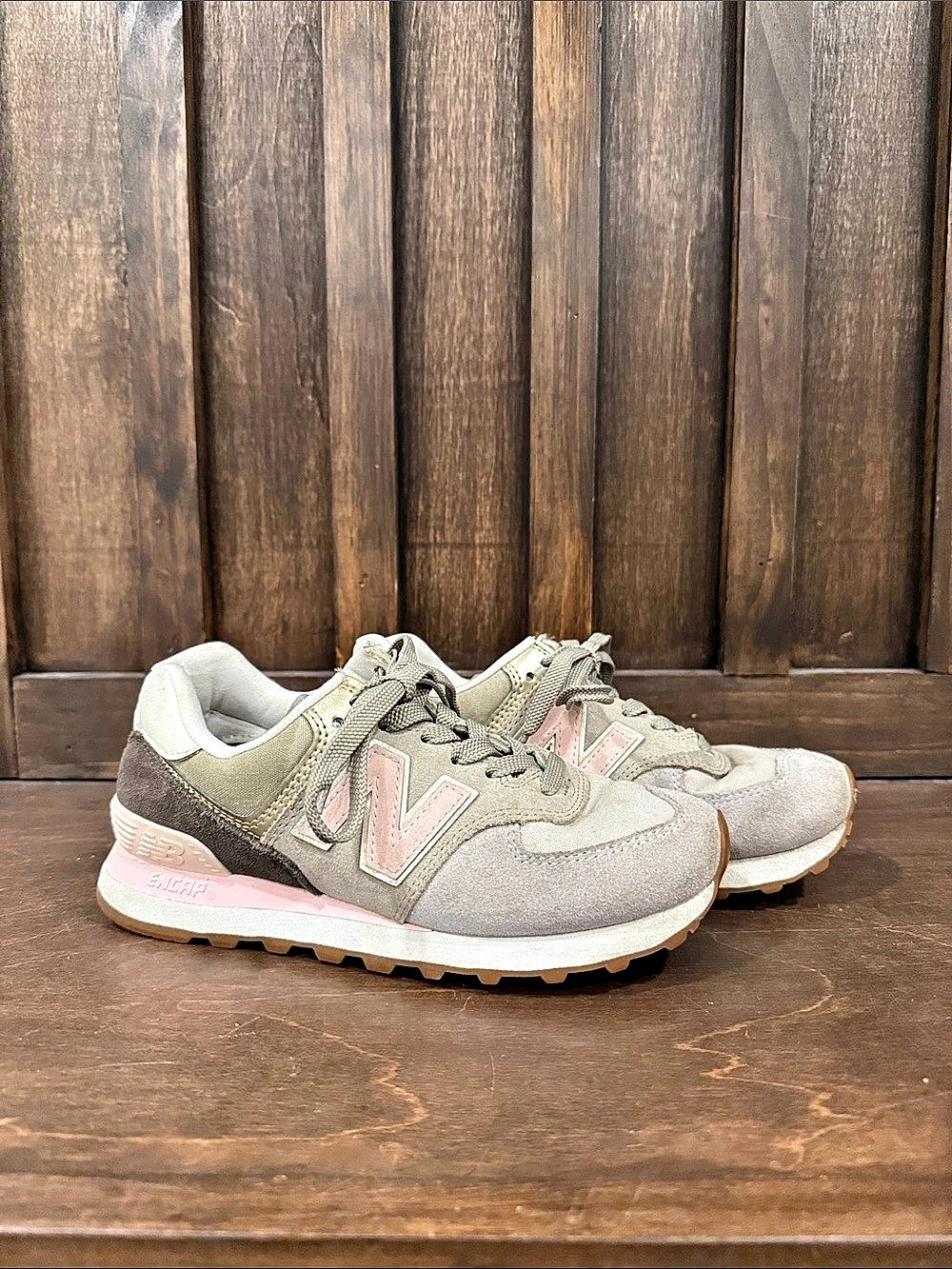 New Balance 574 Sneakers in Gray & Pink US 6